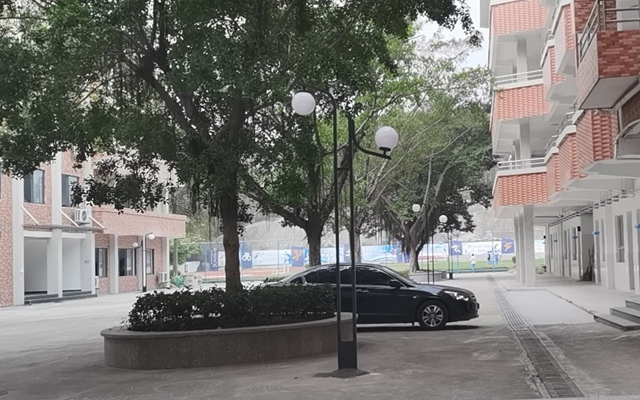 学校庭院灯