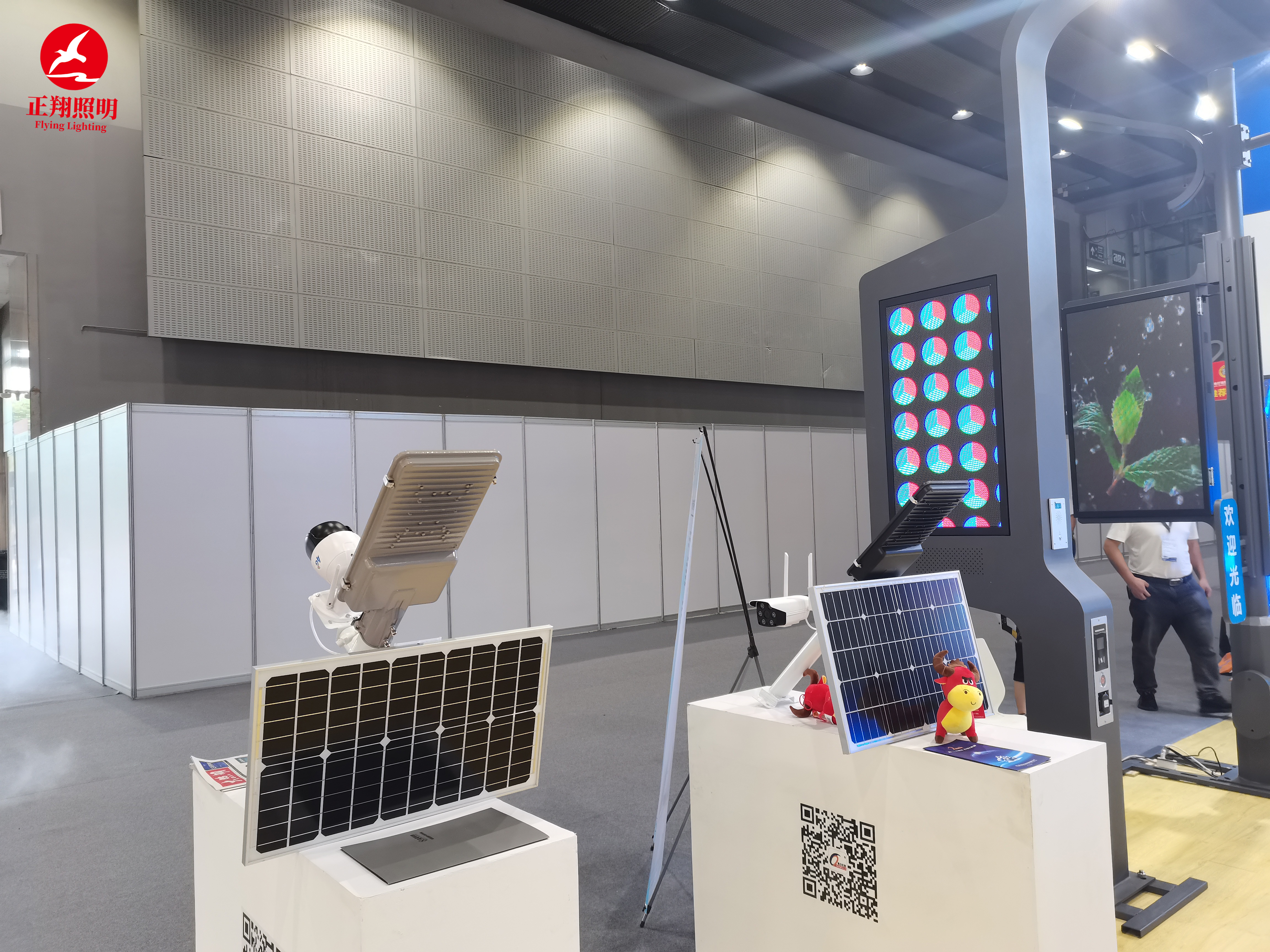 广东太阳能路灯厂家香港六和合资料让户外路灯未来可期（光亚展）