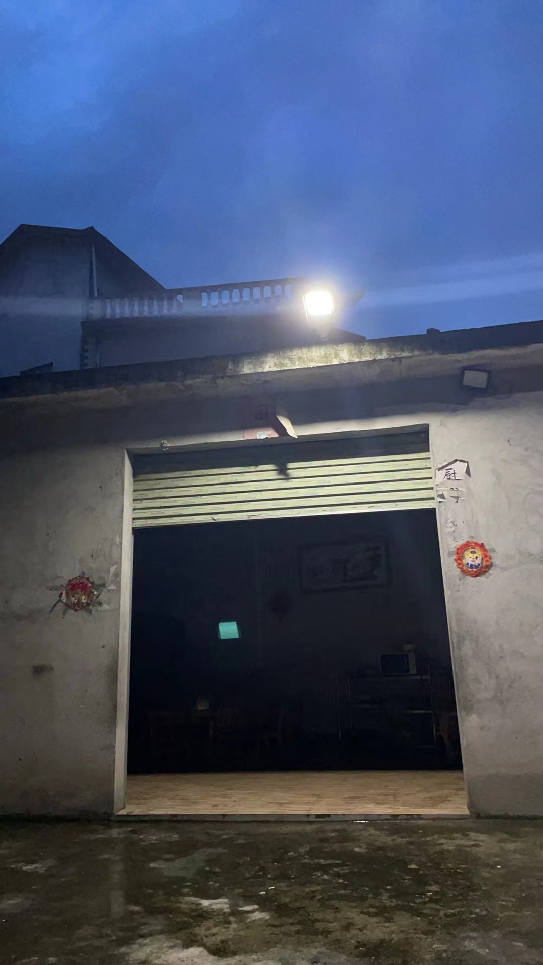 广东河源农村太阳能挂壁灯安装工程案例 广东河源农村太阳能挂壁灯安装工程案例