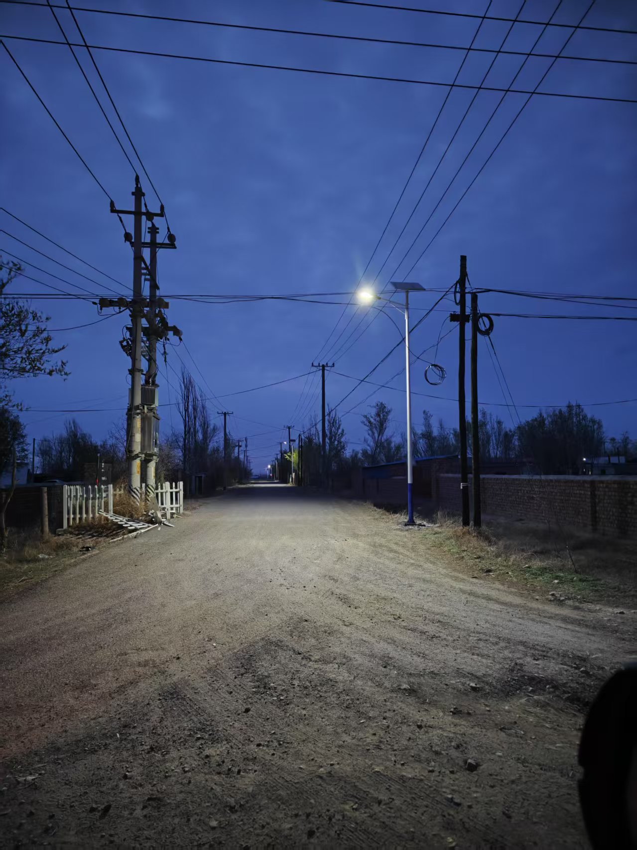 新疆阜康市上户沟乡200套太阳能路灯案例 新疆阜康市上户沟乡200套太阳能路灯案例