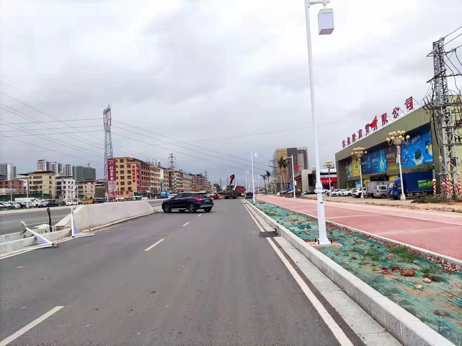 广东惠州惠城区金龙大道市政路灯安装